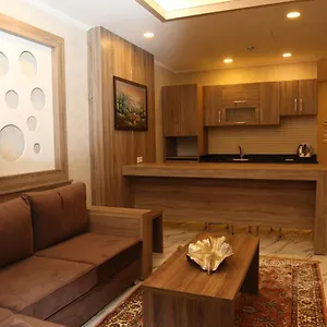 بيرل أوف 4*, بيروت لبنان